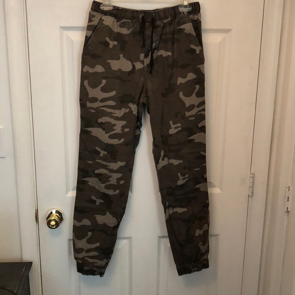 Mens camo jogger pant